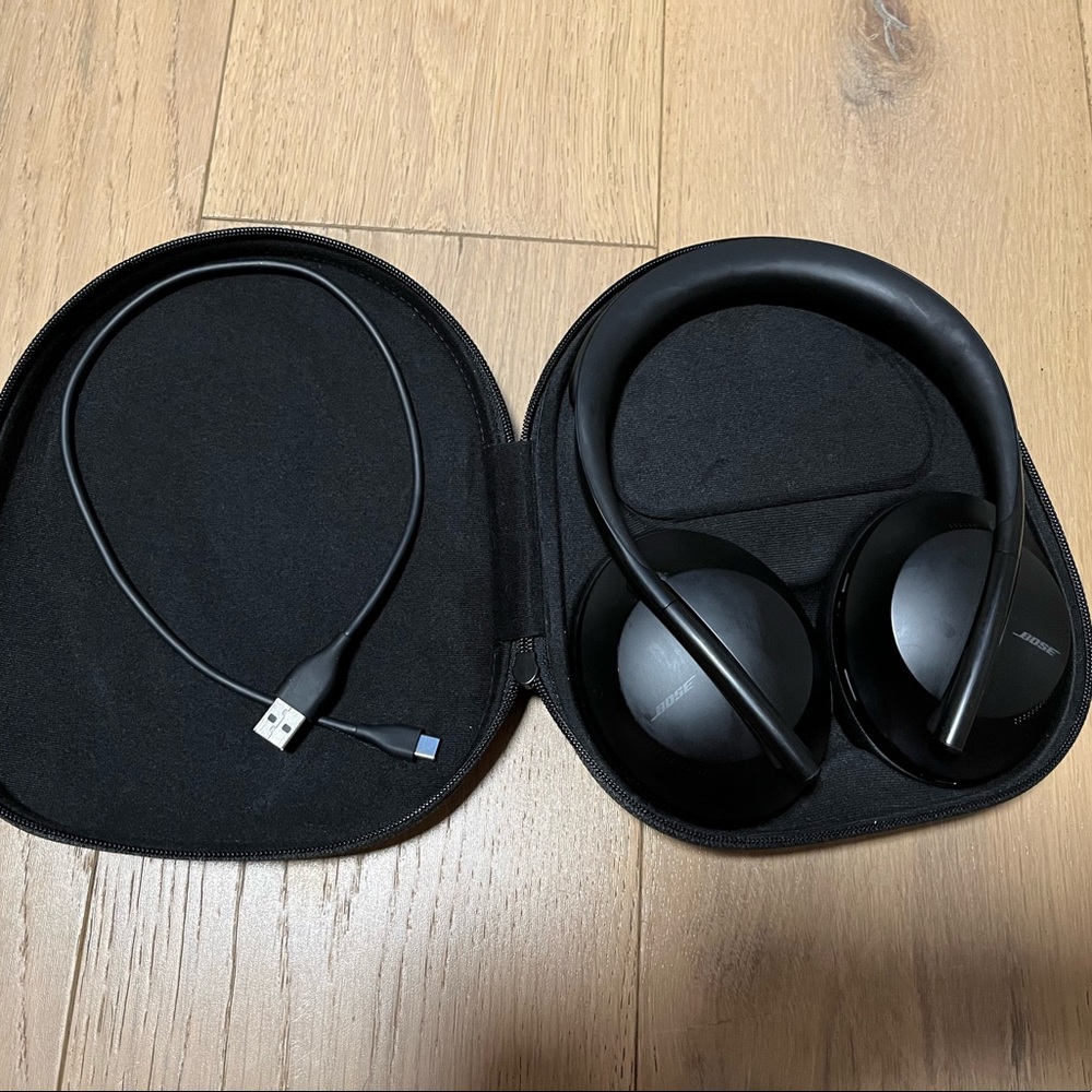 Bose Noise Cancelling Headphones 700.